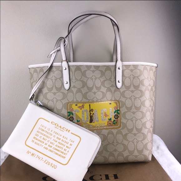 Coach Signature Reversible Large Tote NY City Bag - Picture 2 of 8